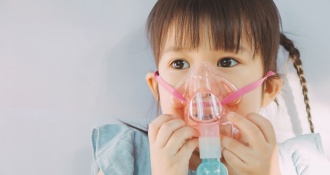 Co thắt phế quản ở trẻ em: Dấu hiệu NGUY HIỂM & cách xử lý nhanh tại nhà